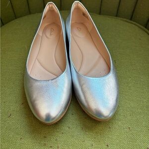 Clarks Silver Ballet Flats Womens 9 Metallic Leather Slip On Comfort Shoes